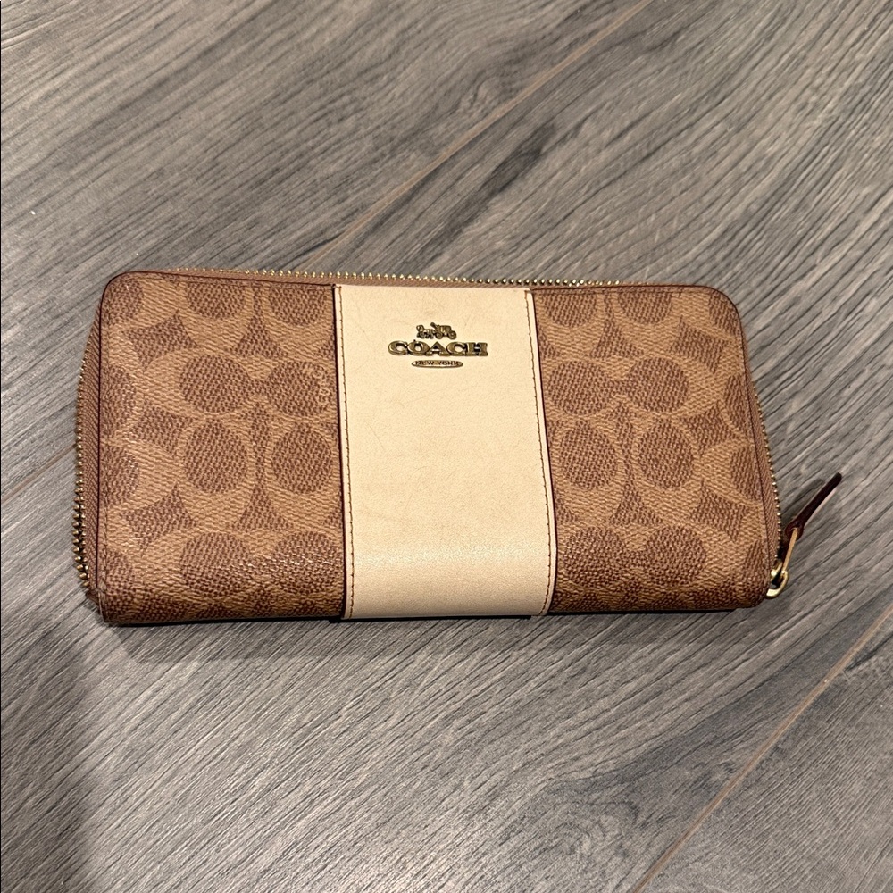 Coach Tan and Cream Signature Wallet